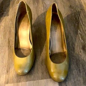 Vaneli metallic gold heels size 9.5